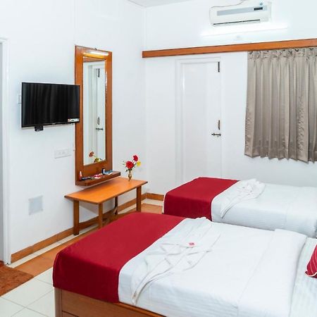 Hotel Green Field Satara Esterno foto