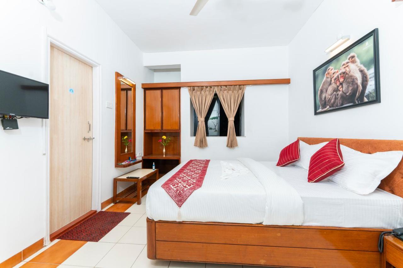 Hotel Green Field Satara Esterno foto
