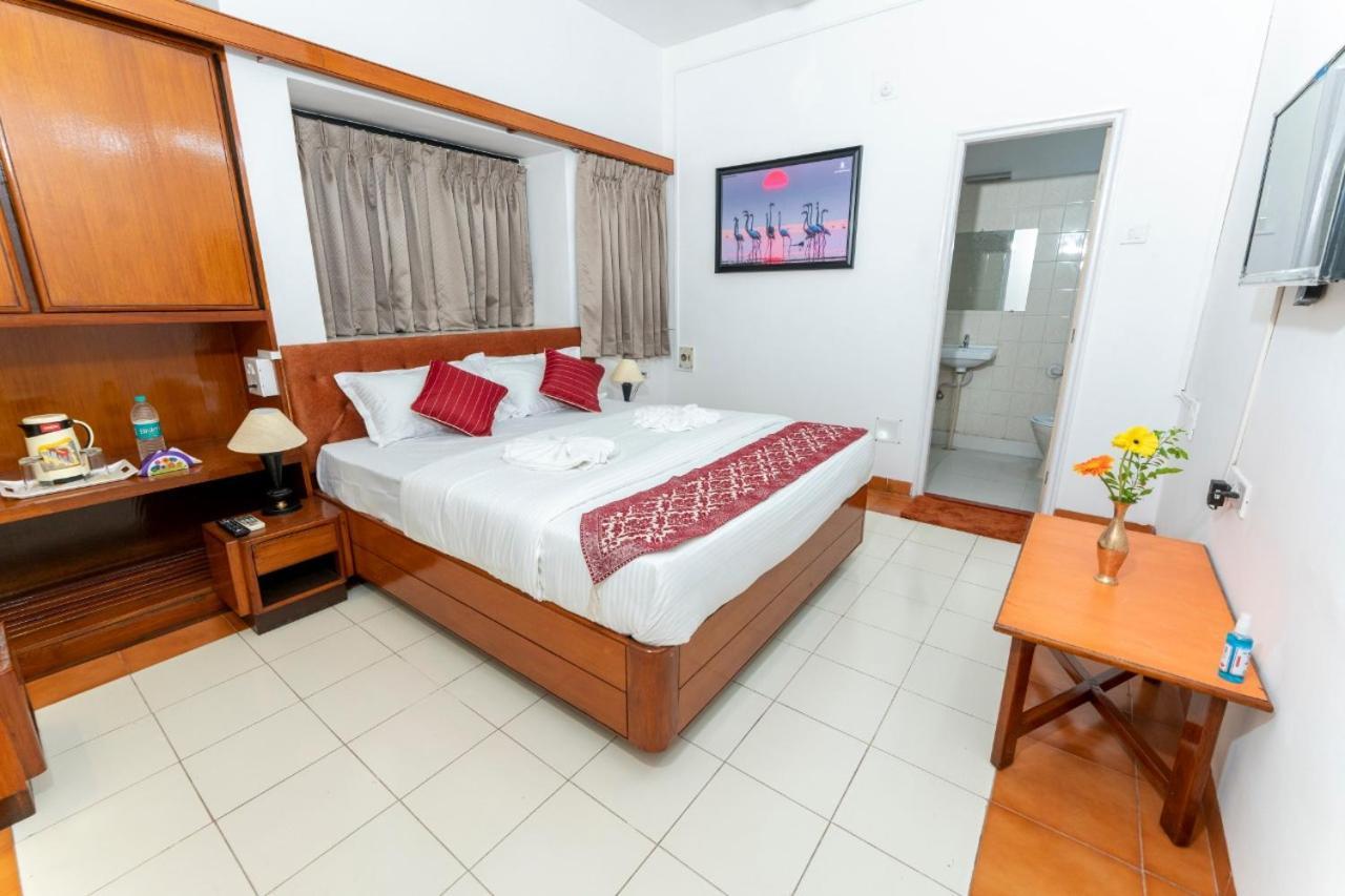 Hotel Green Field Satara Esterno foto