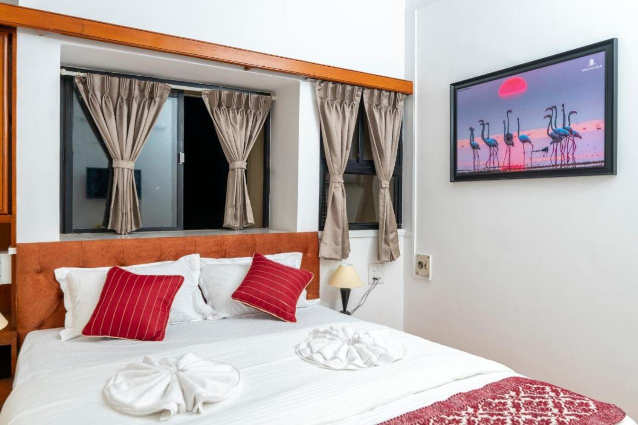 Hotel Green Field Satara Esterno foto