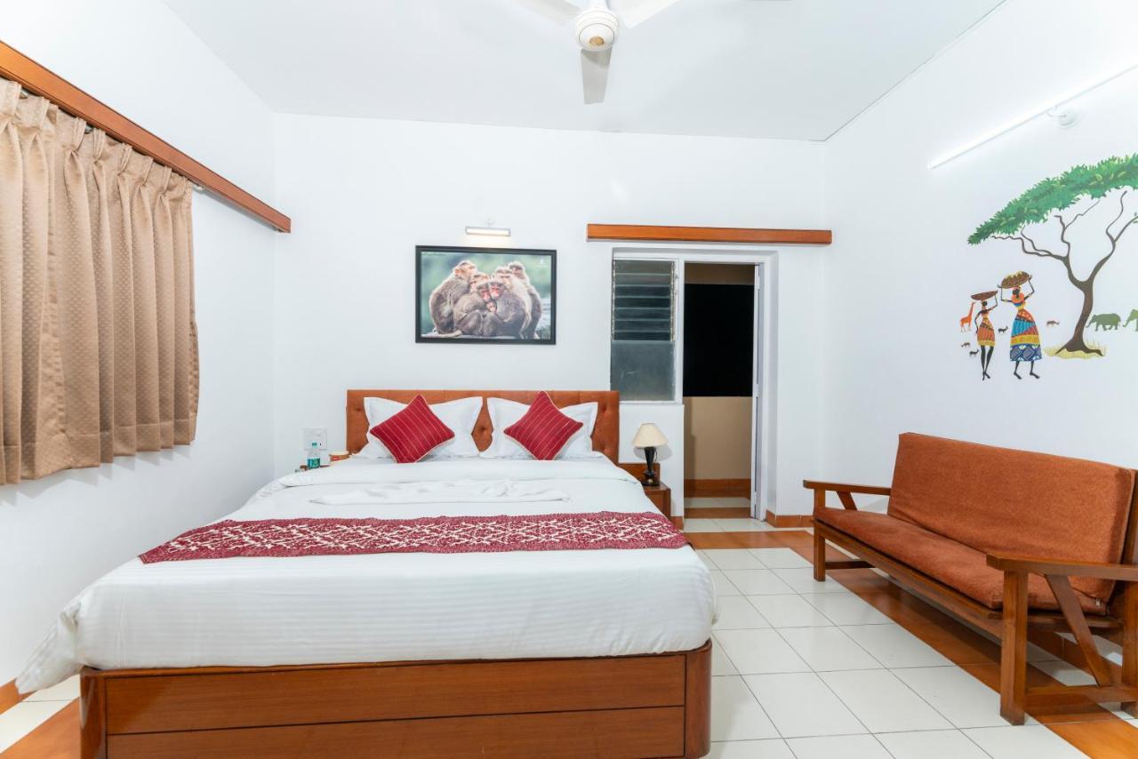 Hotel Green Field Satara Esterno foto