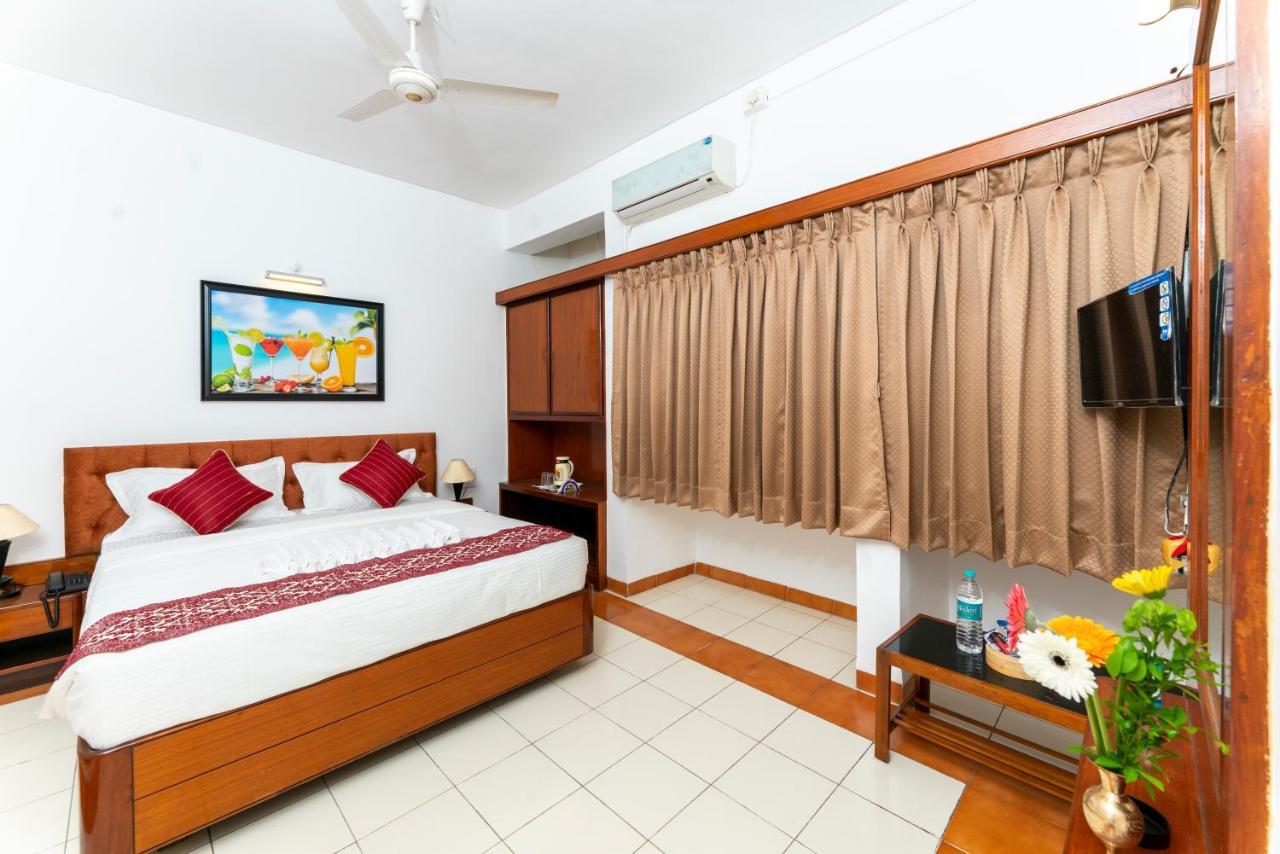 Hotel Green Field Satara Esterno foto