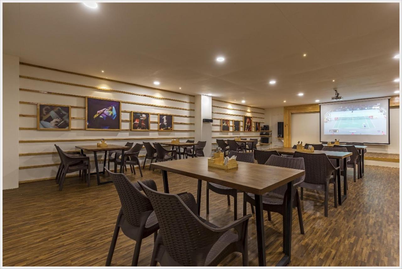 Hotel Green Field Satara Esterno foto